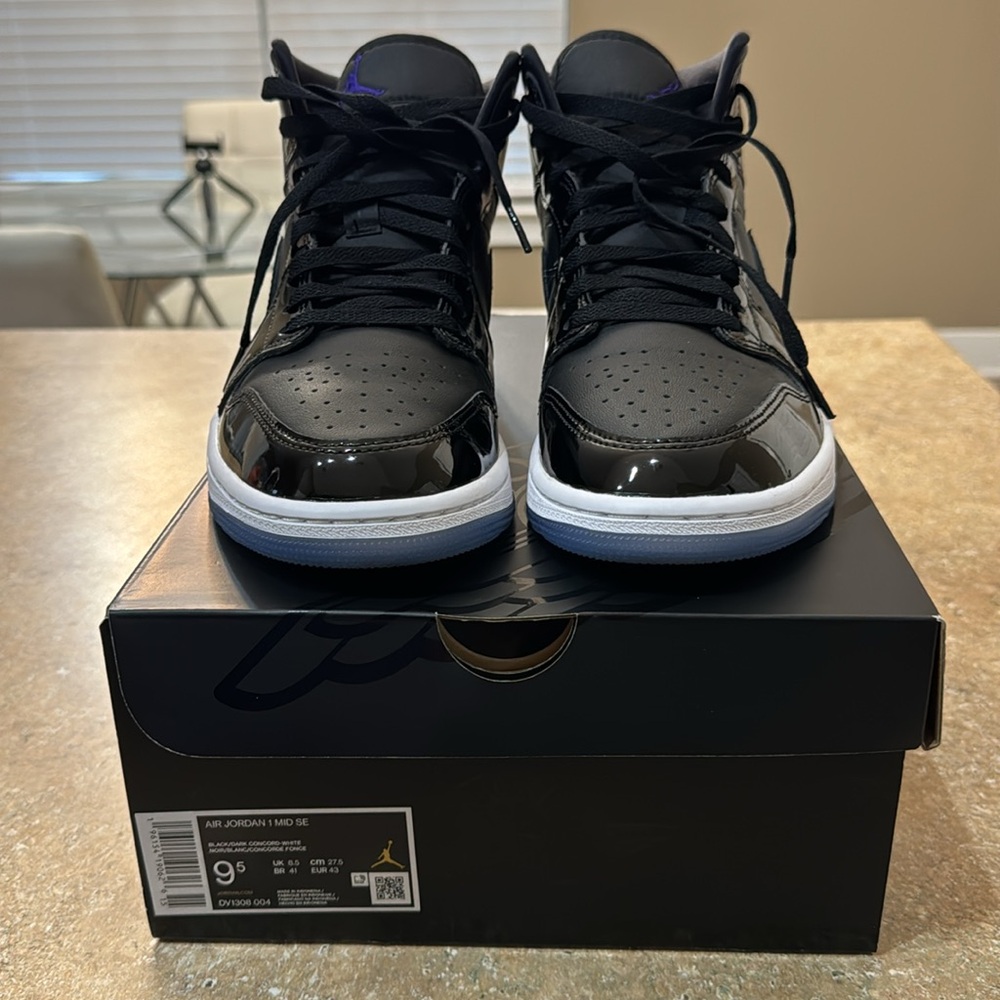 Air Jordan 1 MID SE